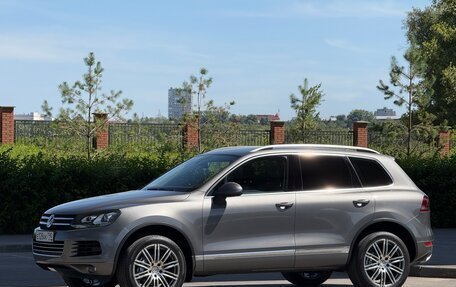 Volkswagen Touareg III, 2011 год, 1 990 000 рублей, 10 фотография