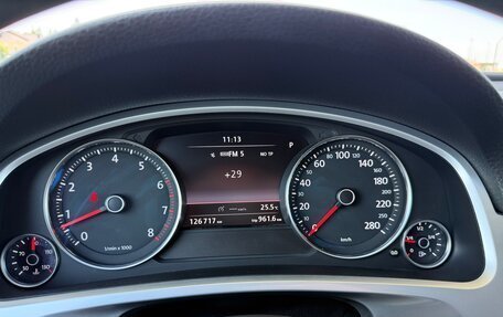 Volkswagen Touareg III, 2011 год, 1 990 000 рублей, 16 фотография