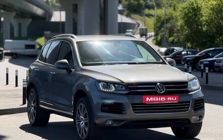 Volkswagen Touareg III, 2011 год, 1 990 000 рублей, 2 фотография