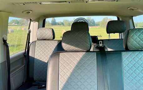 Volkswagen Caravelle T5, 2012 год, 1 800 000 рублей, 2 фотография