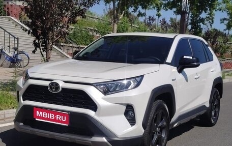 Toyota RAV4, 2022 год, 2 700 000 рублей, 1 фотография