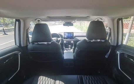 Toyota RAV4, 2022 год, 2 700 000 рублей, 8 фотография