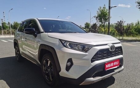 Toyota RAV4, 2022 год, 2 700 000 рублей, 3 фотография