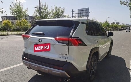 Toyota RAV4, 2022 год, 2 700 000 рублей, 5 фотография