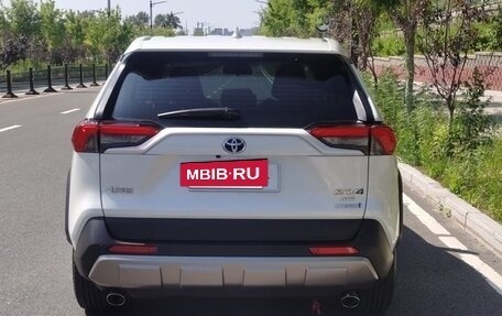 Toyota RAV4, 2022 год, 2 700 000 рублей, 4 фотография