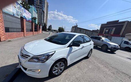 Hyundai Solaris II рестайлинг, 2015 год, 950 000 рублей, 3 фотография
