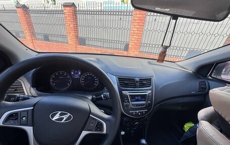 Hyundai Solaris II рестайлинг, 2015 год, 950 000 рублей, 13 фотография