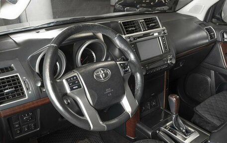 Toyota Land Cruiser Prado 150 рестайлинг 2, 2013 год, 3 150 000 рублей, 3 фотография