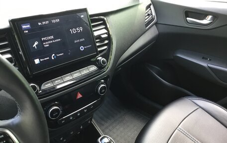 Hyundai Solaris II рестайлинг, 2021 год, 1 780 000 рублей, 9 фотография