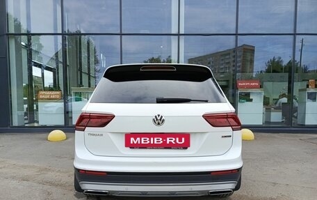 Volkswagen Tiguan II, 2019 год, 2 446 800 рублей, 7 фотография