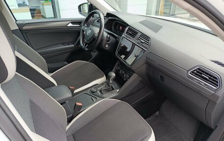 Volkswagen Tiguan II, 2019 год, 2 446 800 рублей, 13 фотография