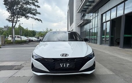 Hyundai Elantra, 2022 год, 1 650 000 рублей, 2 фотография