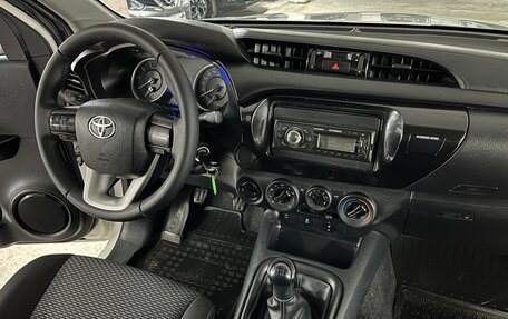 Toyota Hilux VIII, 2019 год, 2 995 000 рублей, 13 фотография