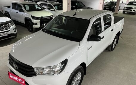 Toyota Hilux VIII, 2019 год, 2 995 000 рублей, 10 фотография