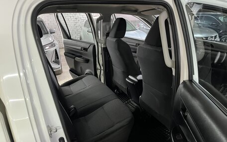 Toyota Hilux VIII, 2019 год, 2 995 000 рублей, 22 фотография