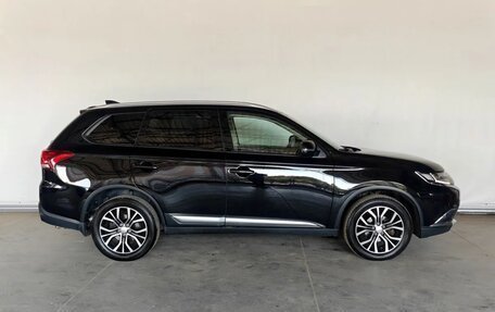 Mitsubishi Outlander III рестайлинг 3, 2017 год, 1 965 000 рублей, 7 фотография