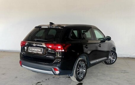 Mitsubishi Outlander III рестайлинг 3, 2017 год, 1 965 000 рублей, 4 фотография