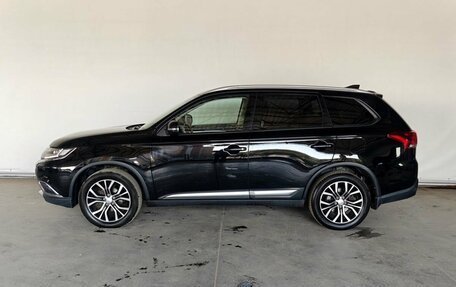 Mitsubishi Outlander III рестайлинг 3, 2017 год, 1 965 000 рублей, 8 фотография