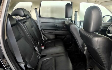 Mitsubishi Outlander III рестайлинг 3, 2017 год, 1 965 000 рублей, 10 фотография