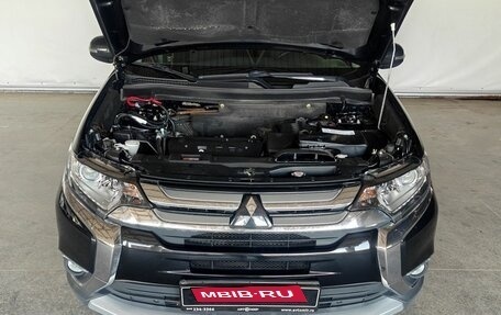 Mitsubishi Outlander III рестайлинг 3, 2017 год, 1 965 000 рублей, 19 фотография