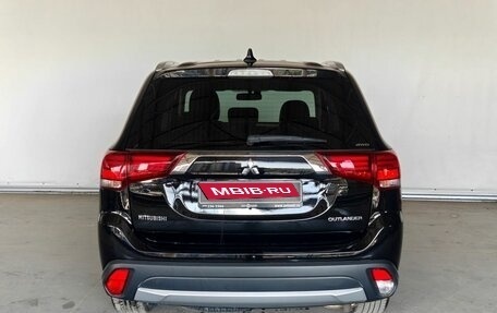 Mitsubishi Outlander III рестайлинг 3, 2017 год, 1 965 000 рублей, 5 фотография