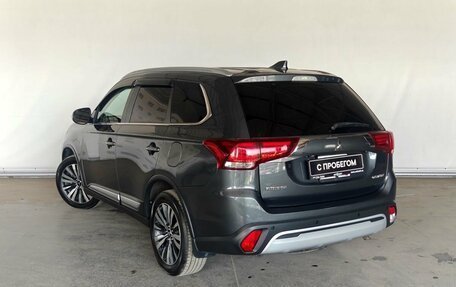 Mitsubishi Outlander III рестайлинг 3, 2019 год, 2 077 000 рублей, 4 фотография