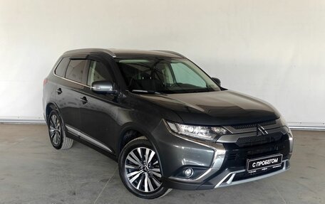 Mitsubishi Outlander III рестайлинг 3, 2019 год, 2 077 000 рублей, 3 фотография