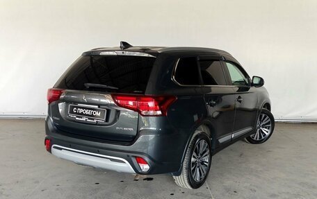 Mitsubishi Outlander III рестайлинг 3, 2019 год, 2 077 000 рублей, 6 фотография
