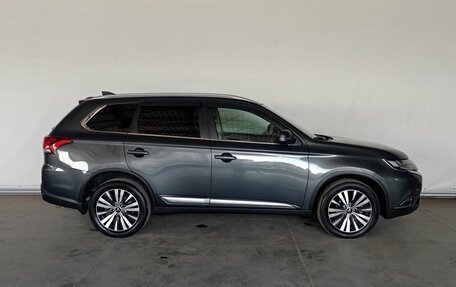Mitsubishi Outlander III рестайлинг 3, 2019 год, 2 077 000 рублей, 7 фотография