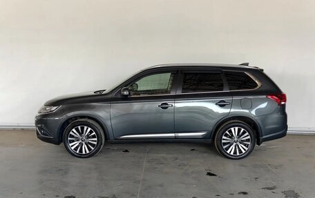 Mitsubishi Outlander III рестайлинг 3, 2019 год, 2 077 000 рублей, 8 фотография