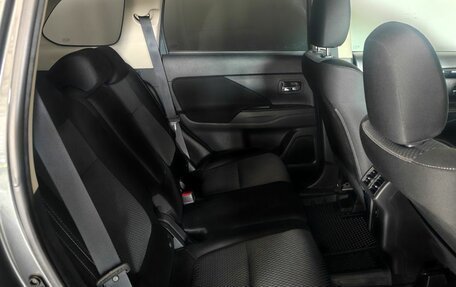 Mitsubishi Outlander III рестайлинг 3, 2019 год, 2 077 000 рублей, 10 фотография