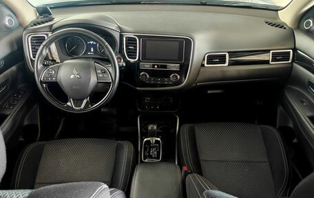 Mitsubishi Outlander III рестайлинг 3, 2019 год, 2 077 000 рублей, 11 фотография