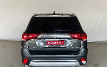 Mitsubishi Outlander III рестайлинг 3, 2019 год, 2 077 000 рублей, 5 фотография