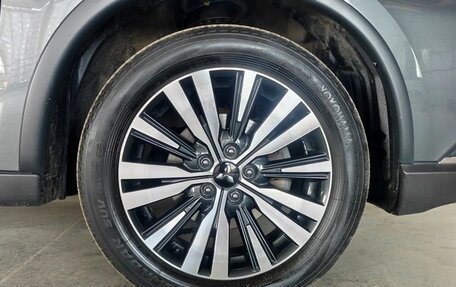 Mitsubishi Outlander III рестайлинг 3, 2019 год, 2 077 000 рублей, 19 фотография