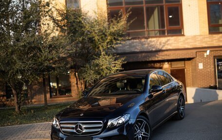 Mercedes-Benz E-Класс, 2019 год, 3 900 000 рублей, 1 фотография