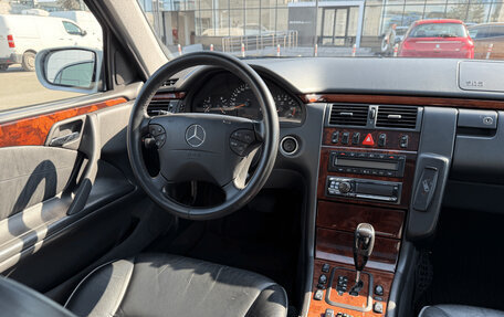 Mercedes-Benz E-Класс, 2001 год, 890 000 рублей, 9 фотография
