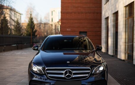Mercedes-Benz E-Класс, 2019 год, 3 900 000 рублей, 3 фотография