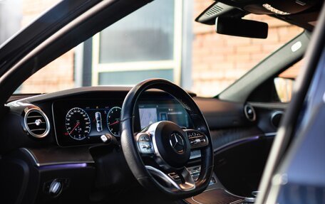 Mercedes-Benz E-Класс, 2019 год, 3 900 000 рублей, 6 фотография