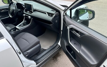 Toyota RAV4, 2021 год, 3 750 000 рублей, 7 фотография
