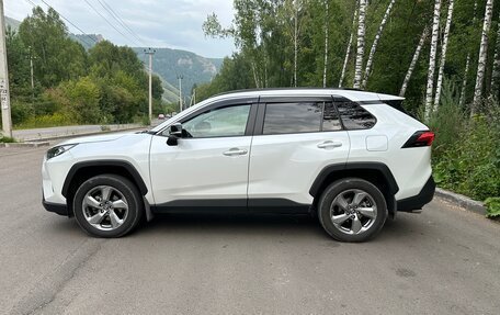 Toyota RAV4, 2021 год, 3 750 000 рублей, 2 фотография
