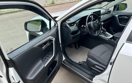 Toyota RAV4, 2021 год, 3 750 000 рублей, 6 фотография