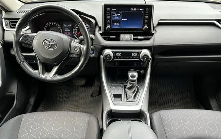 Toyota RAV4, 2021 год, 3 750 000 рублей, 10 фотография
