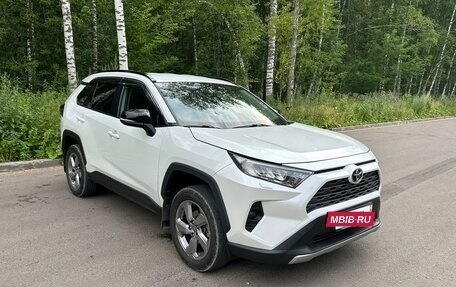 Toyota RAV4, 2021 год, 3 750 000 рублей, 5 фотография