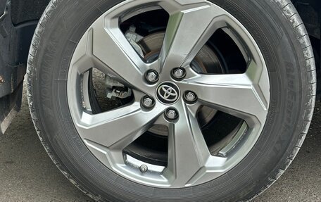 Toyota RAV4, 2021 год, 3 750 000 рублей, 12 фотография