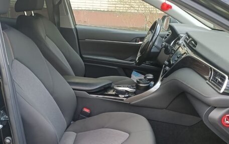 Toyota Camry, 2018 год, 2 000 000 рублей, 8 фотография