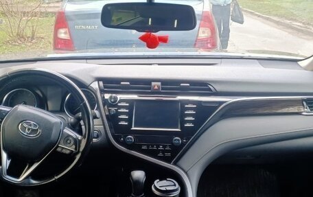 Toyota Camry, 2018 год, 2 000 000 рублей, 10 фотография