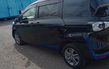 Toyota Sienta II, 2016 год, 1 370 000 рублей, 2 фотография