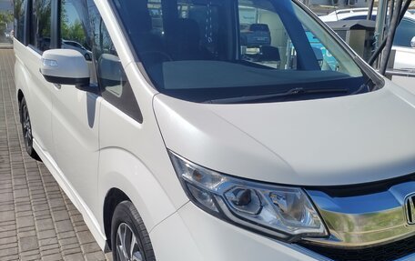 Honda Stepwgn IV, 2015 год, 1 820 000 рублей, 2 фотография