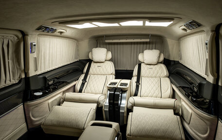 Mercedes-Benz V-Класс, 2024 год, 27 200 000 рублей, 2 фотография