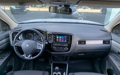 Mitsubishi Outlander III рестайлинг 3, 2018 год, 2 030 000 рублей, 11 фотография